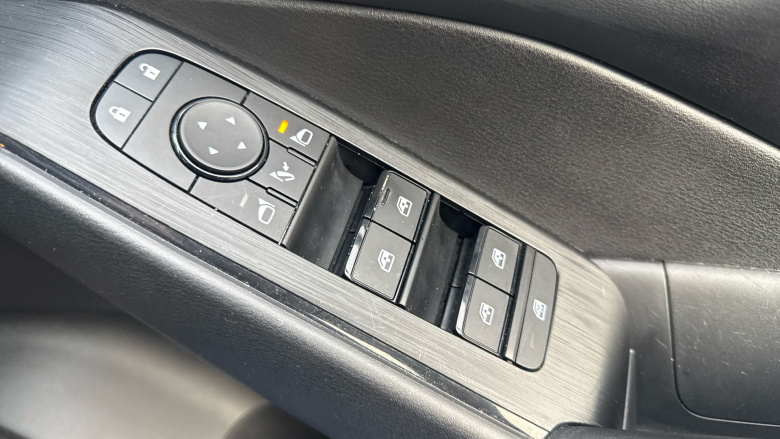 Nissan Qashqai 1.3 DiG-T MH Acenta Premium 5dr Petrol Hatchback